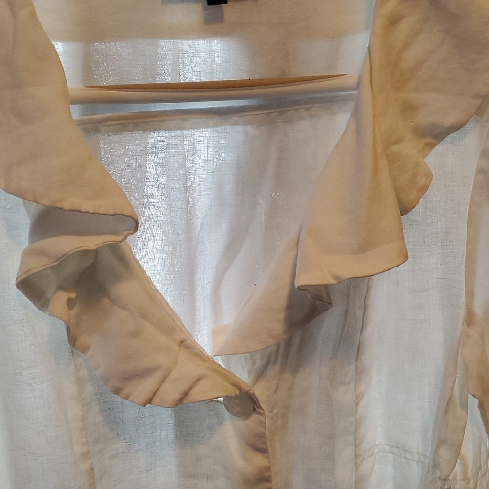 💖🌹Linen Ruffle Blouse - Picture 3 of 7